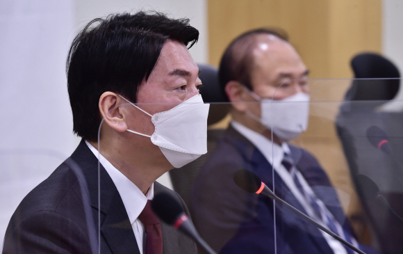 안철수 국민의당 대선 후보(대표)가 13일 서울 여의도 국회 의원회관 제9간담회의실에서 열린 국민의당 제4차 중앙선거대책위원회의에 참석, 발언하고 있다.