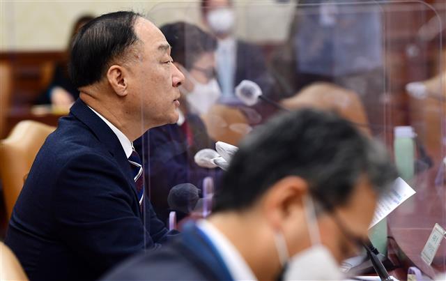 홍남기 경제부총리 겸 기획재정부 장관이 13일 오전 서울 종로구 정부서울청사에서 열린 226차 대외경제장관회의에 참석해 모두발언을 하고 있다.2021.12.13  뉴스1