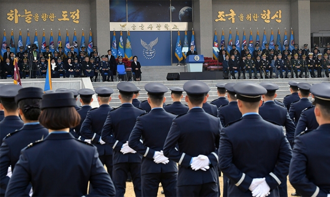 지난 2020년 3월 충북 청주시 공군사관학교에서 열린 제68기 졸업 및 임관식. 청와대사진기자단