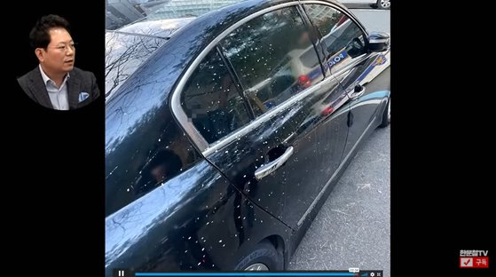 람보르기니 운전자 B씨가 던진 커피에 오염된 제보자 A씨 차량. 한문철 TV 캡처