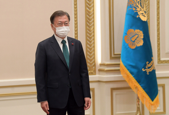 문재인 대통령이 21일 청와대 영빈관에서 열린 신임대사 신임장 수여식에 참석하고 있다. 2021. 12. 21 도준석 사진부장 pado@seoul.co.kr