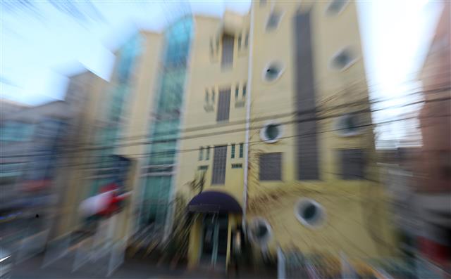 전북 익산지역에서 첫 오미크론 확진이 확인된 21일 전북 익산시 A유치원의 모습. 익산 A유치원과 관련한 확진자 64명 중 20명의 바이러스 검사 결과 오미크론 변이 감염 사실이 확인됐다. 2021.12.21 뉴스1