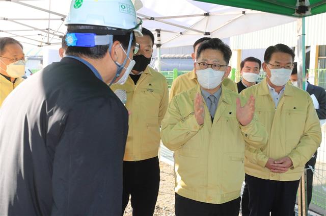 축산 방역 현장 점검하는 농식품부 장관