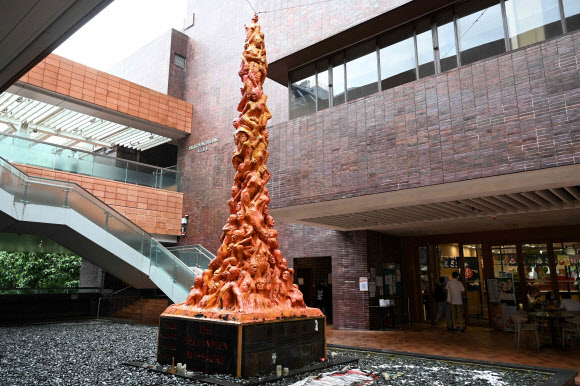 홍콩대에 설치돼 있던 ‘텐안먼 추모’ 조각상
