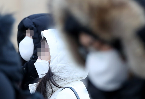 출근길 한파, 두꺼운 옷차림의 시민들