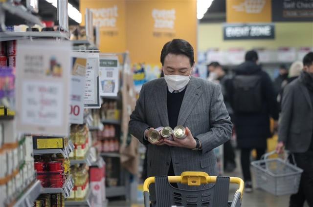 주말 마트 장보는 윤석열 후보