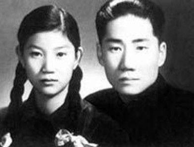 1949년 결혼 당시 마오안잉(오른쪽)과 류쓰치. 서울신문 DB