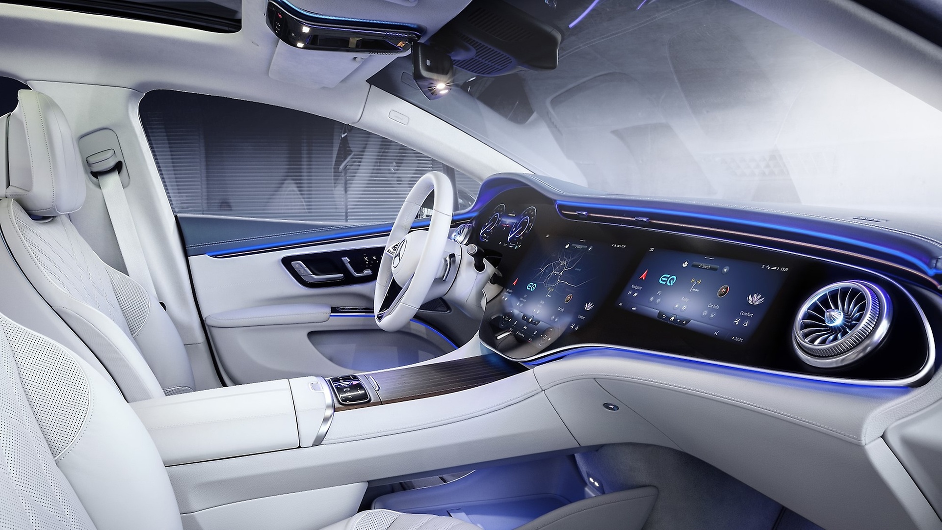 LG전자 인포테인먼트 시스템이 탑재된 메르세데스-벤츠 프리미엄 전기차 세단 2022년형 EQS 차량 내부 모습. LG전자 제공