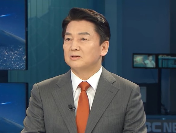 안철수 국민의당 대선 후보 인터뷰 모습. MBC 뉴스 방송 캡처. 2022.01.13