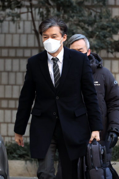 ‘자녀 입시비리’ 공판 출석하는 조국 전 장관