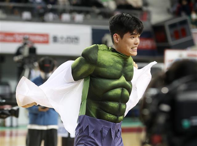 수원 KT 하윤기 ‘오늘 내가 찢는다’