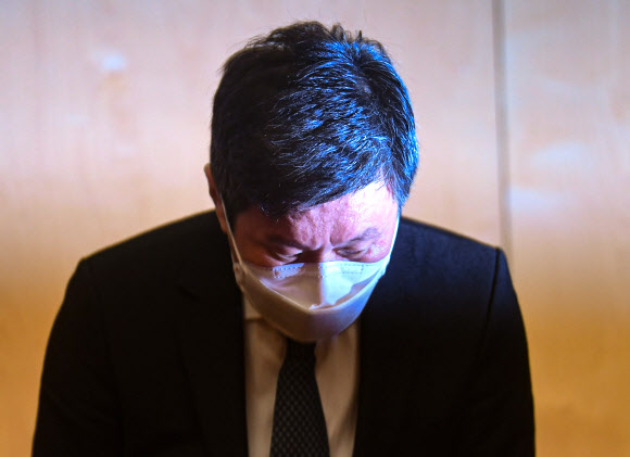 허리 숙인 정몽규 현대산업개발 회장 ‘침통한 표정’