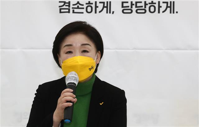 심상정 정의당 대선 후보가 17일 서울 여의도 국회에서 대국민 기자회견을 하고 있다. 2022.1.17 뉴스1