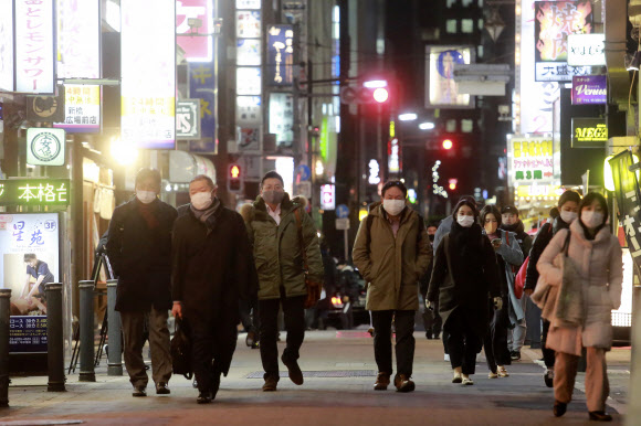 ‘코로나 방역 비상조치’ 도쿄 등 13곳에 추가 적용한 일본