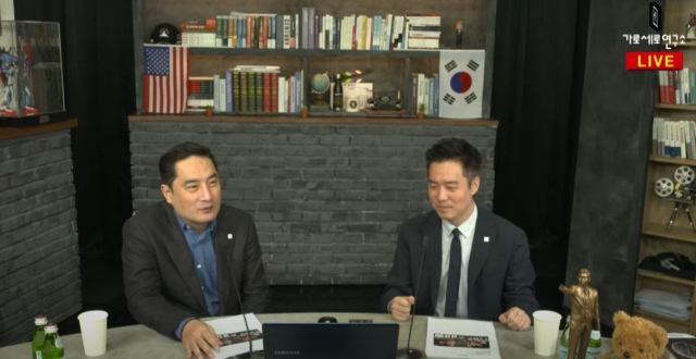 지난 20일 진행된 방송 장면. 유튜브 채널 ‘강용석 경기서울연합’ 방송 화면 캡처