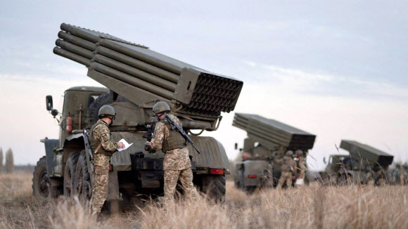 ‘러시아 침공 우려’ 속 전술 훈련하는 우크라이나군