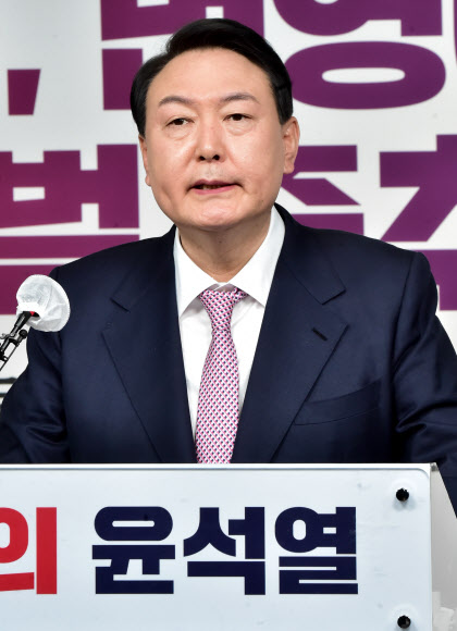 외교안보 글로벌비전 발표하는 윤석열 대선 후보