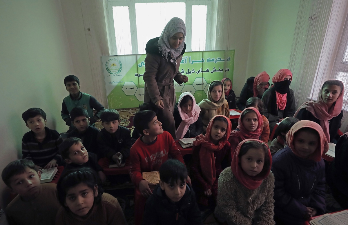 등교 중단된 학생들 위해 겨울방학 특강 연 아프간 교사들