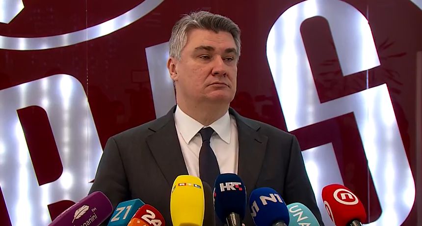 조란 밀라노비치 크로아티아 대통령이 25일(현지시간) 제과기업 크라시 공장 방문 후 취재진의 질문에 답하고 있다. RTL 홈페이지 캡처