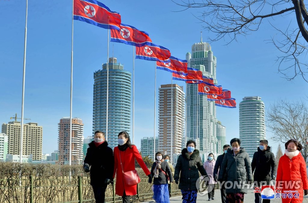 지난해 2월 16일 김정일 국방위원장의 생일을 맞아 주민들이 명절을 경축했다고 조선중앙통신이 보도했다. 이날 북한은 각지의 극장과 야외무대에서 경축행사와 공연을 벌였다. 연합뉴스