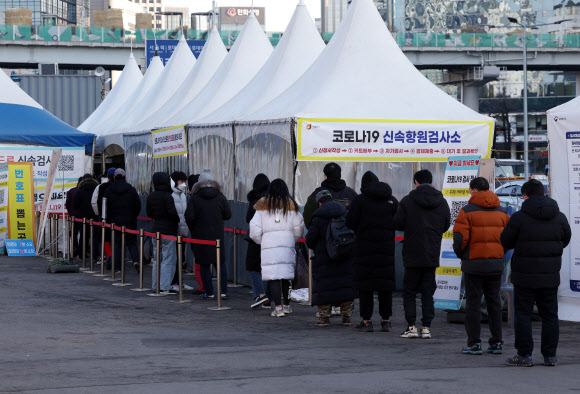 설연휴, 여전히 분주한 선별진료소