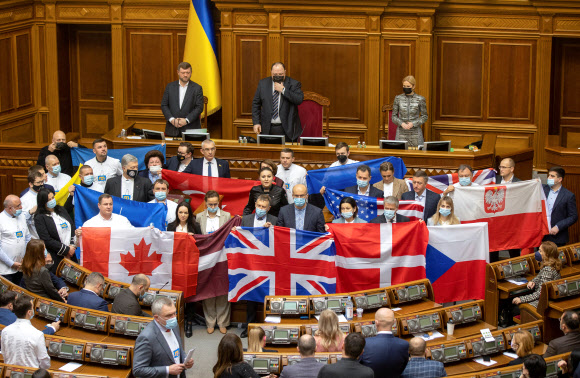 우크라 의회 “우방국 군사원조 감사”