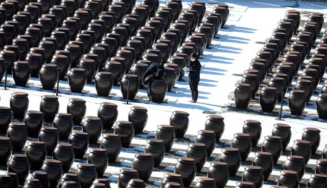 내일 입춘, 장 담글 준비 한창