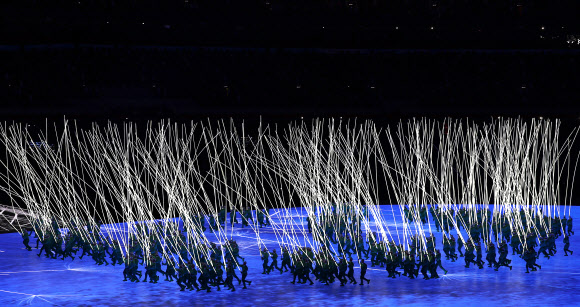 4일 오후 중국 베이징 국립경기장에서 열린 2022 베이징 동계올림픽 개회식에서 ‘함께 하는 미래’를 주제로 공연이 펼쳐지고 있다. 2022.2.4 연합뉴스