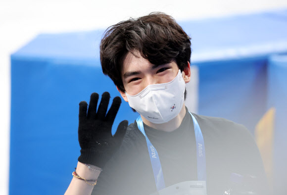 밝은 표정의 차준환