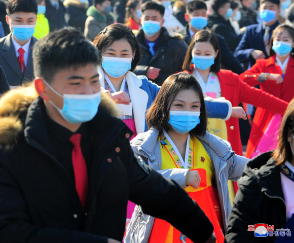 북한, 건군절 맞아 무도회 진행