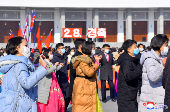 북한, 건군절 맞아 무도회 진행
