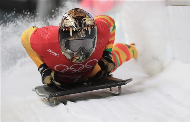 가나 스켈레톤 국가대표 아콰시 프림퐁이 2018 평창동계올림픽 슬라이딩센터에서 경기를 앞두고 훈련하고 있다. 연합뉴스
