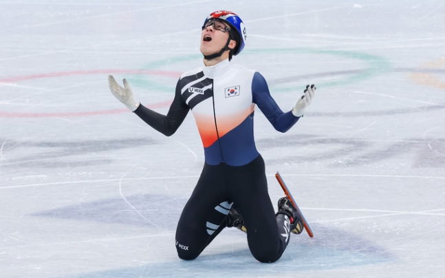 베이징동계올림픽에서 한국에 첫 금메달을 선사한 황대현 선수. 연합뉴스
