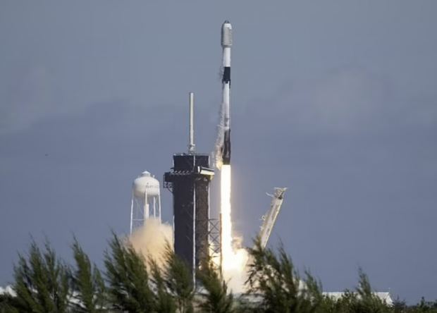 미국 현지시간으로 3일 스페이스X의 소형 위성 스타링크 49기를 실은 로켓 팰컨9이 발사됐다.