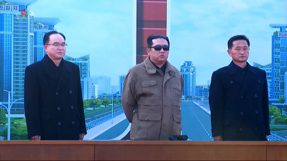 평양 화성지구 1만세대 주택건설 착공식…김정은 연설