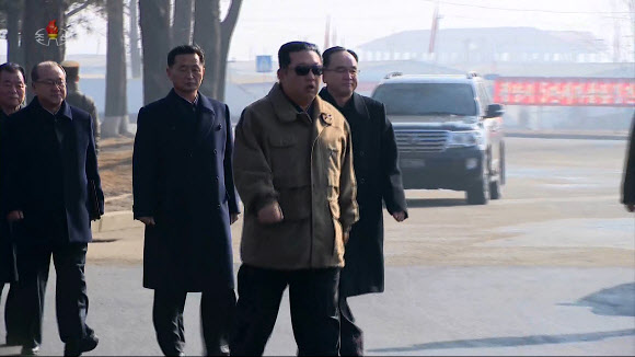 김정은, ‘평양에 1년마다 주택 1만세대’ 두 번째 공사 착공식