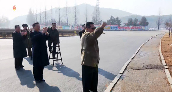 평양 화성지구 1만세대 주택건설 착공식…김정은 연설