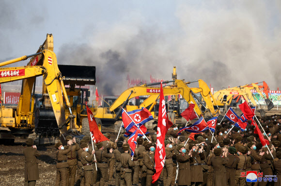 평양에 1만세대 주택건설 착공식…김정은 참석