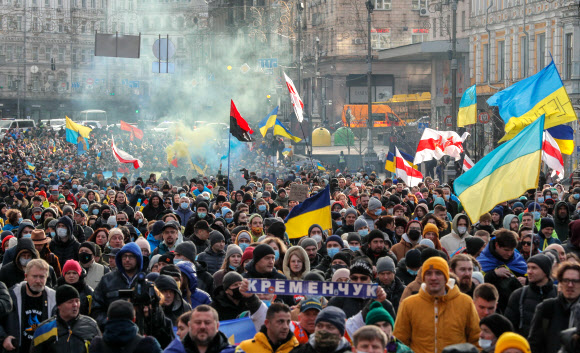 “NO푸틴” 거리로 나선 우크라 시민들 