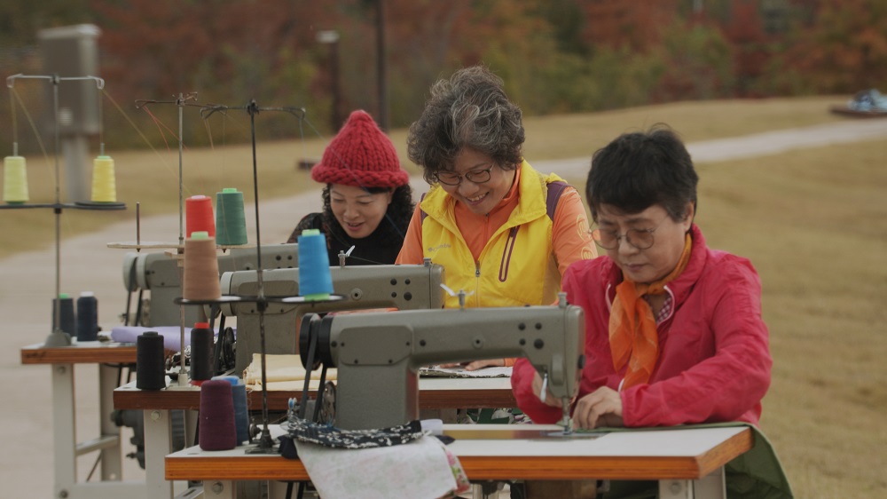 다큐멘터리 영화 ‘미싱타는 여자들’. 영화사 진진 제공