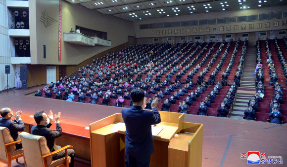 북한, 평양시에서 ‘김정일 생일’ 보고대회