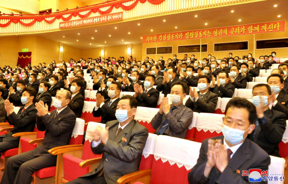 북한, 평양시에서 ‘김정일 생일’ 보고대회