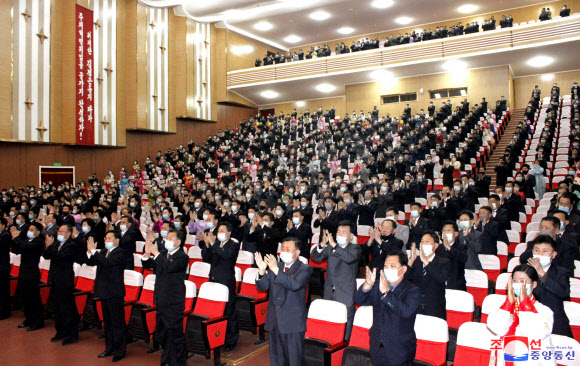 북한, 평양시에서 ‘김정일 생일’ 보고대회