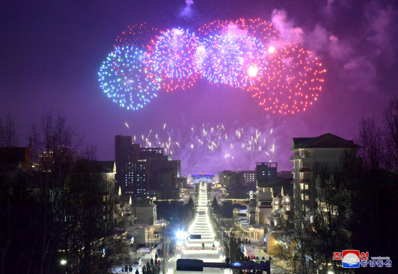 북한, ‘광명성절 80주년’ 맞아 불꽃놀이