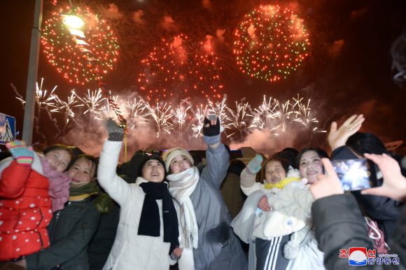 북한, ‘광명성절 80주년’ 맞아 불꽃놀이