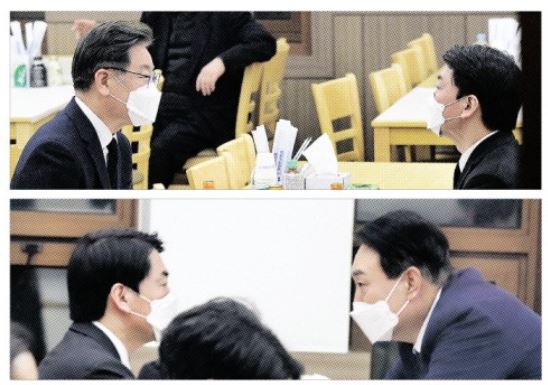 이재명(왼쪽) 더불어민주당 대선후보가 16일 저녁 충남 천안시 단국대병원에 마련된 국민의당 지역 선거대책위원장의 빈소를 찾아 안철수(오른쪽) 국민의당 대선후보를 위로하고 있다(위). 아래 사진은 윤석열(오른쪽) 국민의힘 대선후보가 빈소를 찾아 안 후보를 위로하는 모습. 천안 뉴스1