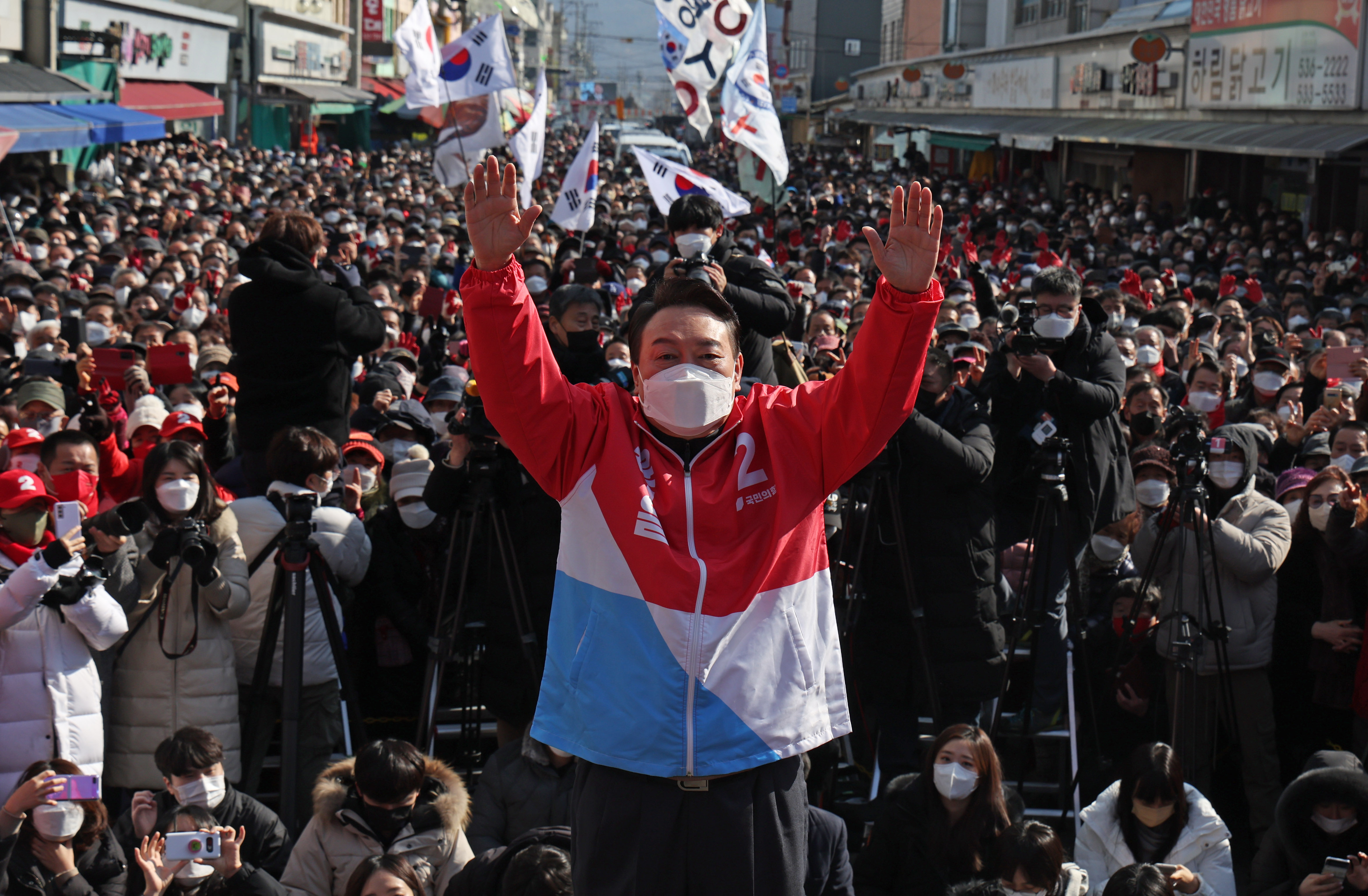 상주 찾아 유세하는 윤석열