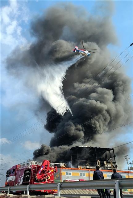 칠곡 비닐공장 화재 검은 연기