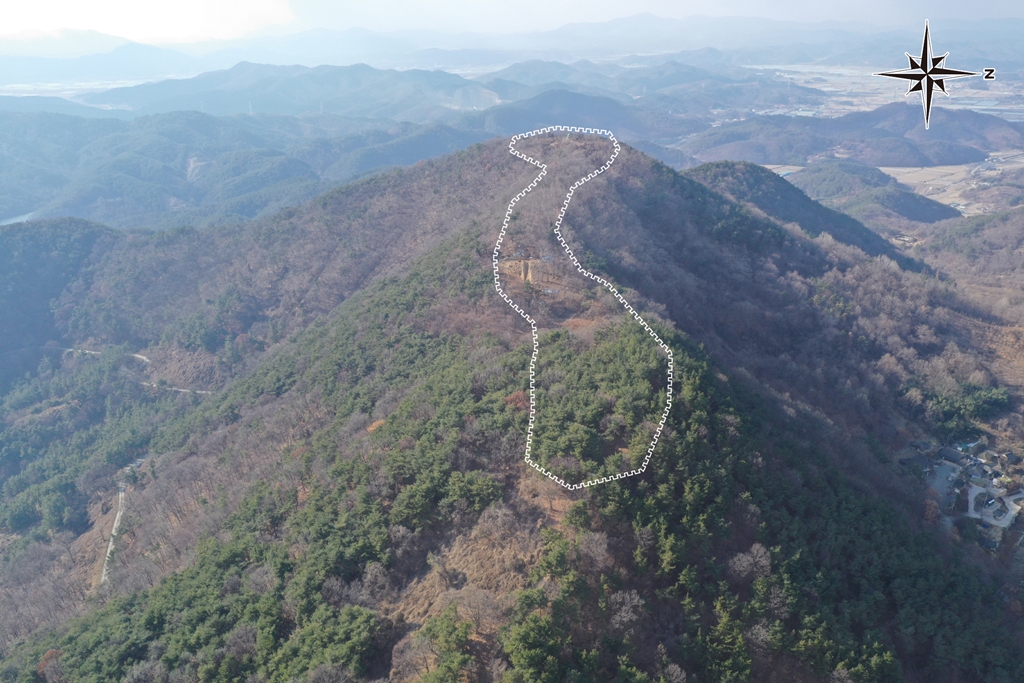 함안군 안국산 정상을 따라 축조된 아라가야 산성인 안곡산성