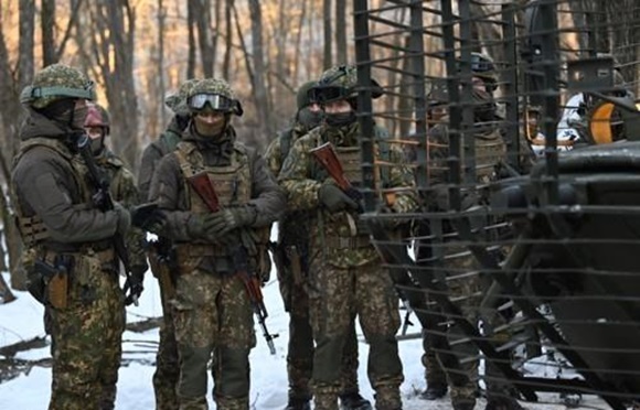 체르노빌 원전 인근에서 훈련하는 우크라 군인들. AFP 연합뉴스 자료사진